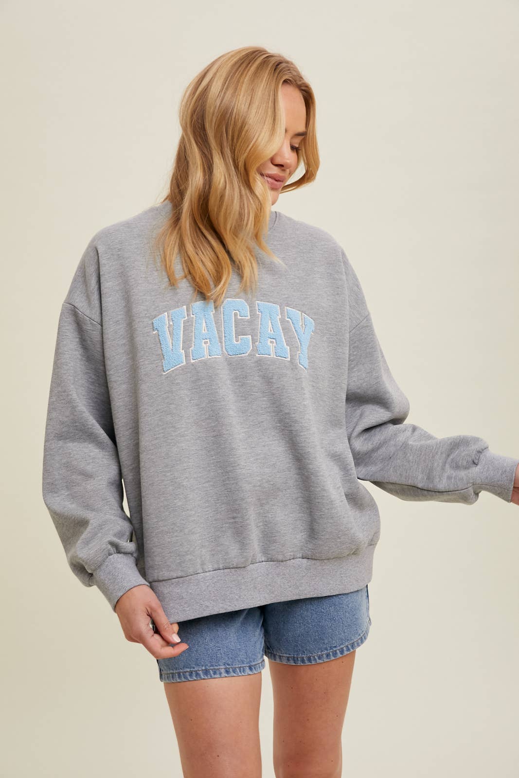 'VACAY' PATCH PULLOVER SWEATSHIRT / WL24-9273