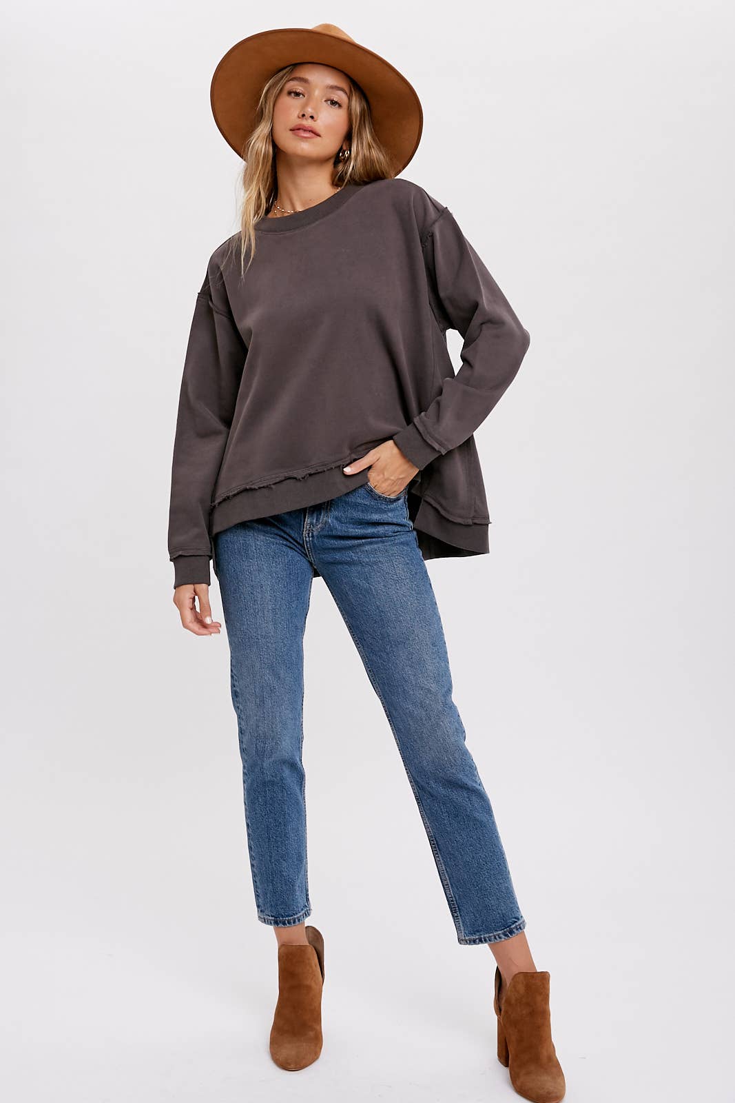 CREWNECK OVERSIZED SWEATSHIRT