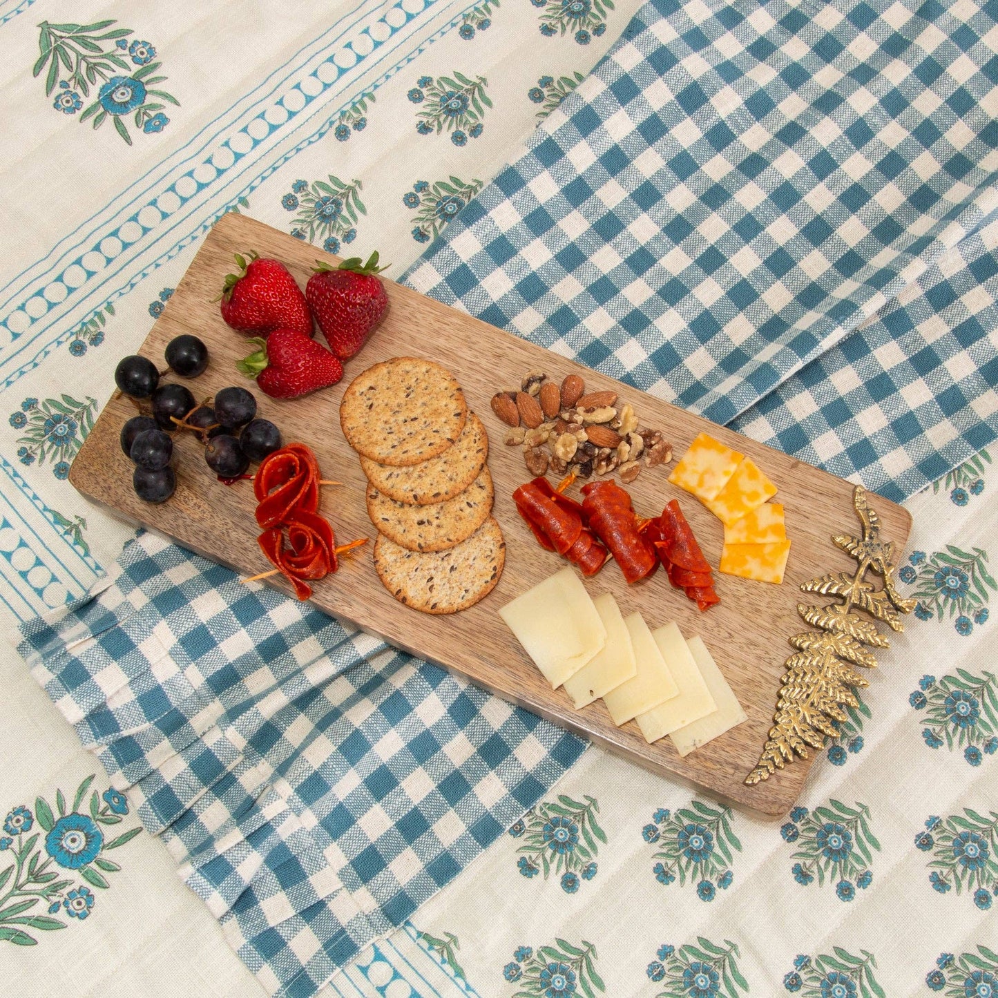 Mango Wood Charcuterie Board With Brass Fern (PC)