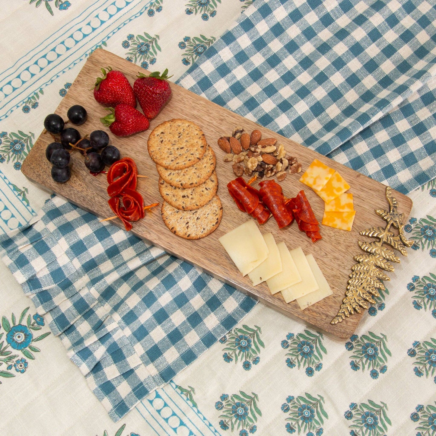 Mango Wood Charcuterie Board With Brass Fern (PC)