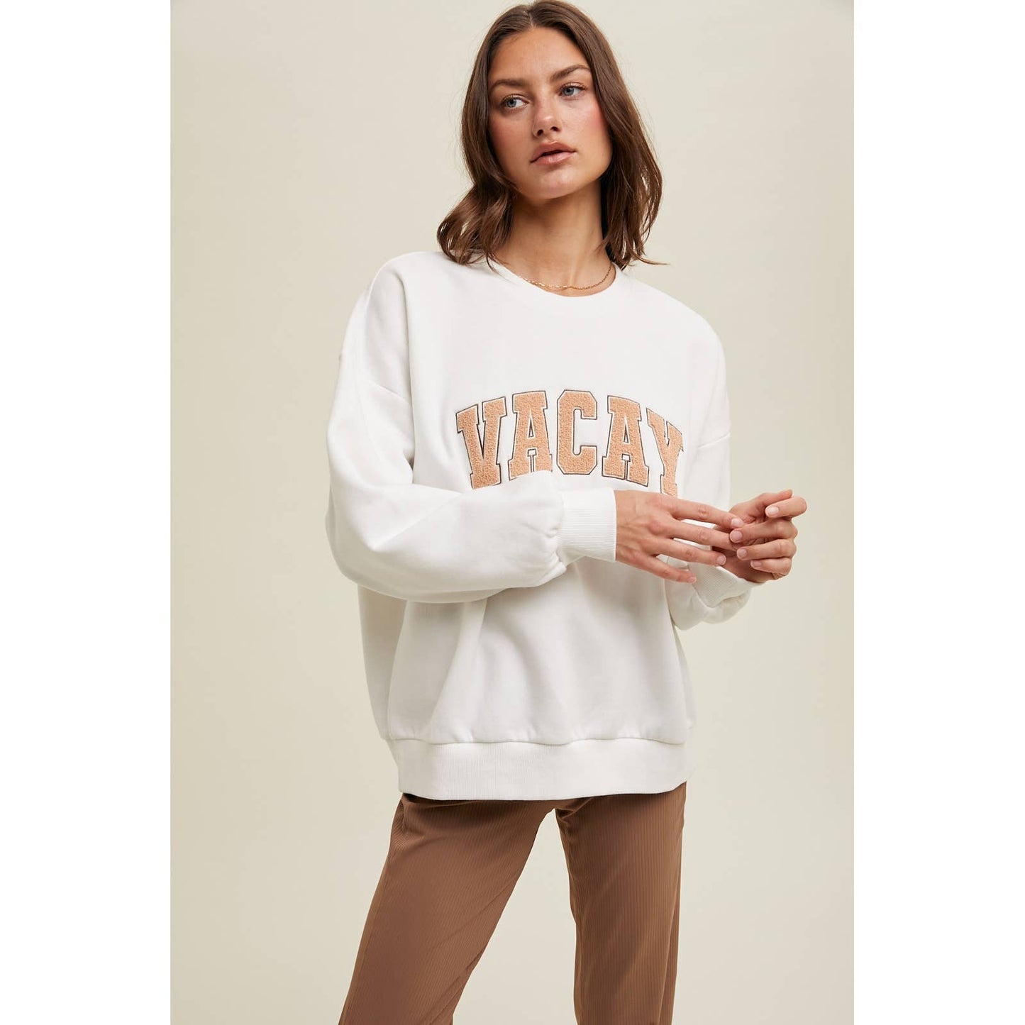 'VACAY' PATCH PULLOVER SWEATSHIRT / WL24-9273