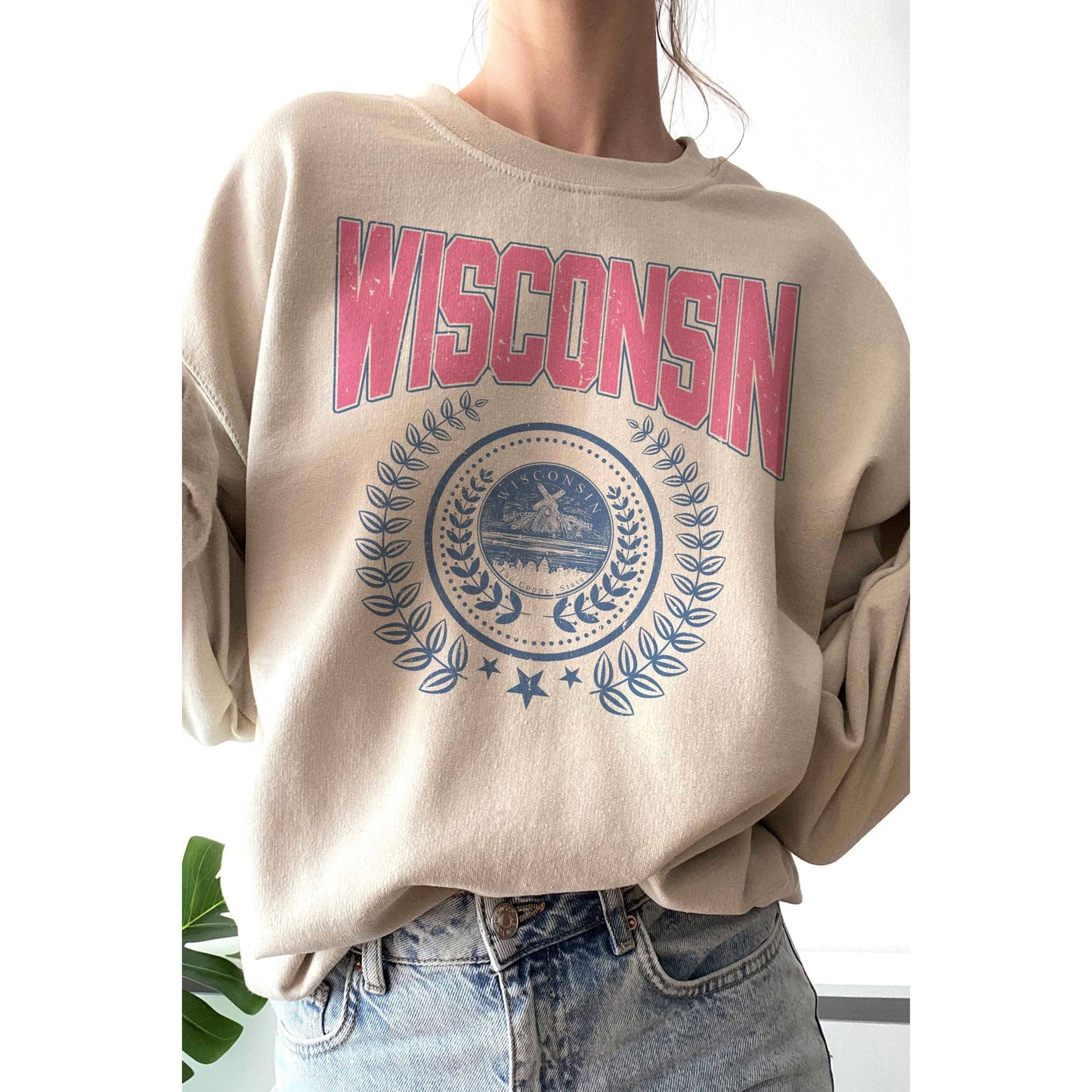 WISCONSIN STATE WREATH Graphic Sweatshirt