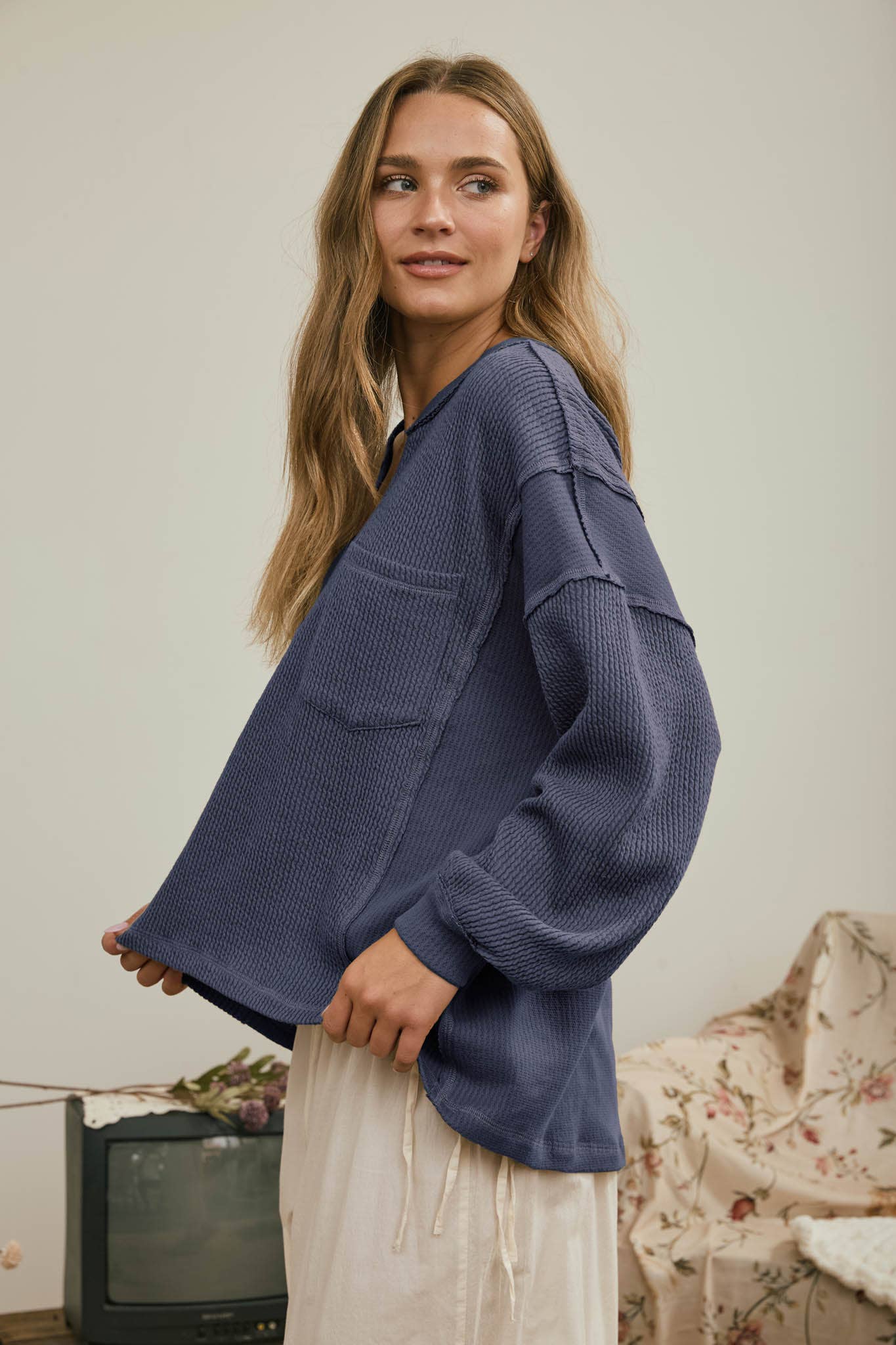 SPLIT NECK RAW EDGE LONG SLEEVE RIBBED KNIT TOP