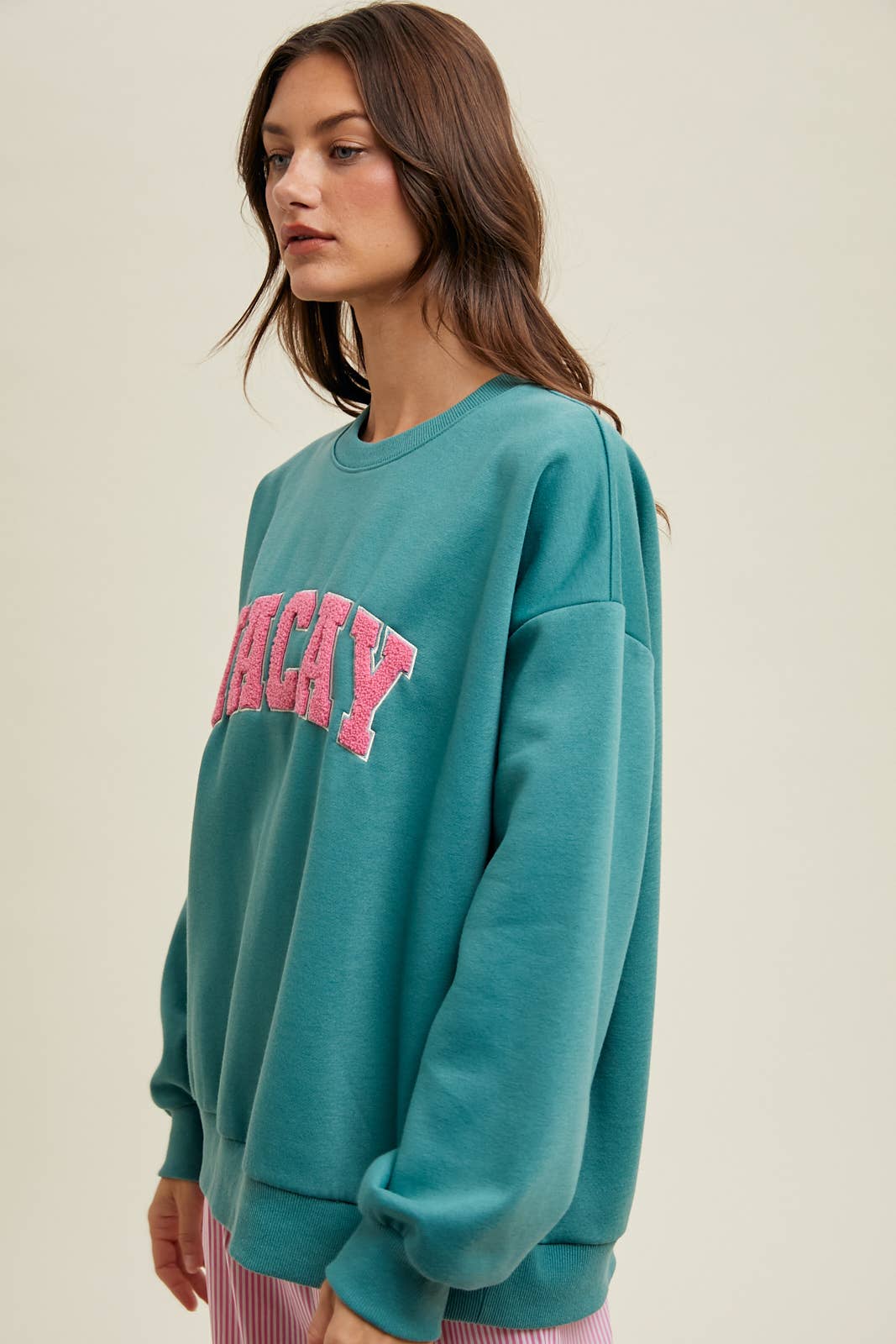 'VACAY' PATCH PULLOVER SWEATSHIRT / WL24-9273