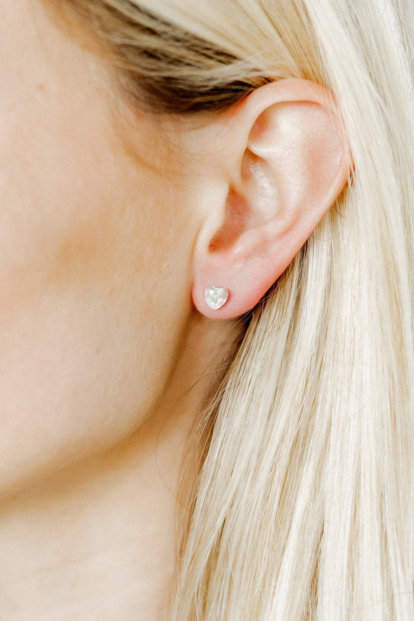 Screwback Stud Earrings Lux - Candy Heart - Clear