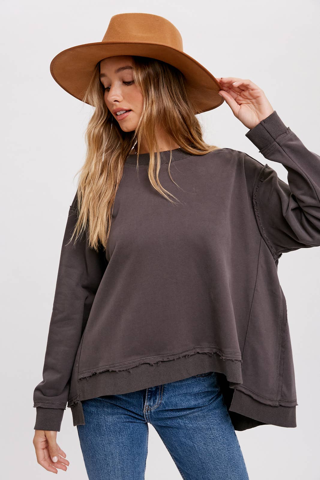 CREWNECK OVERSIZED SWEATSHIRT