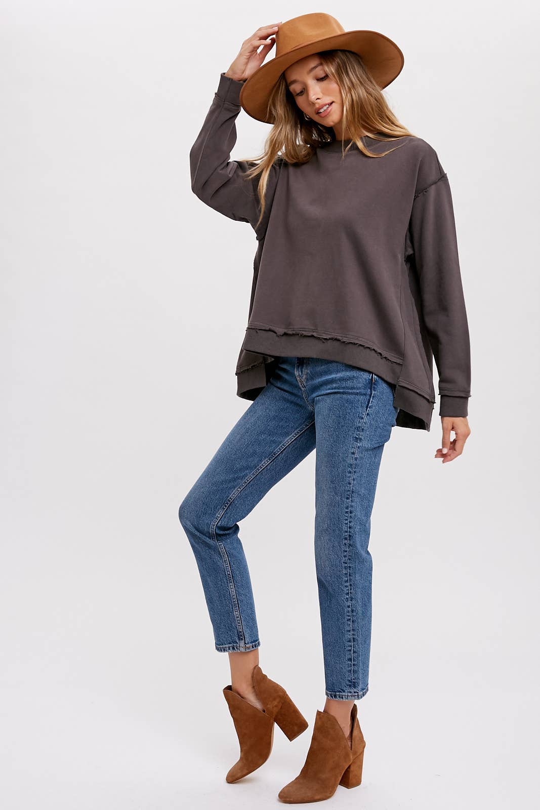 CREWNECK OVERSIZED SWEATSHIRT