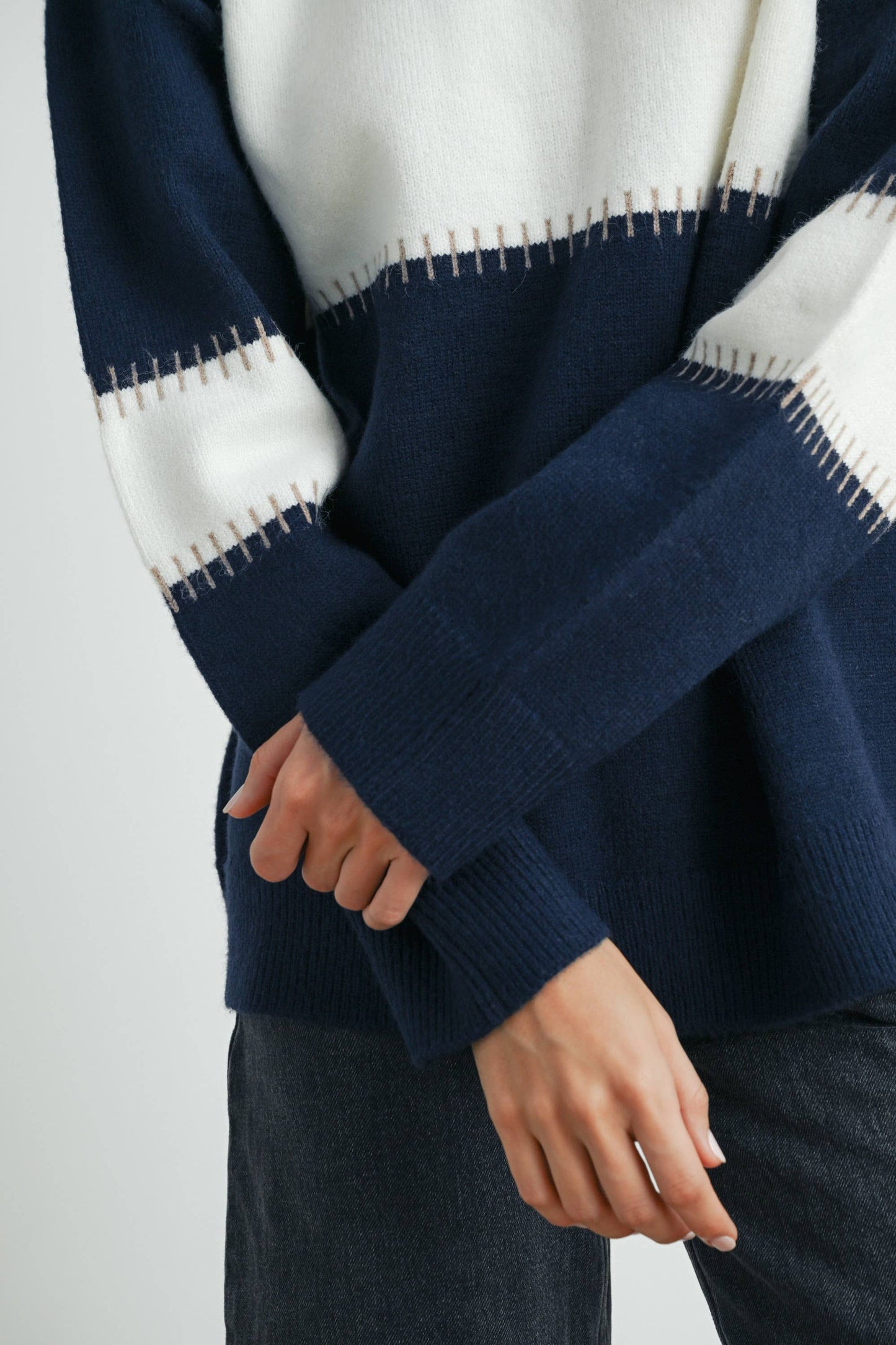 BLOCK STRIPED CREW NECK SWEATER