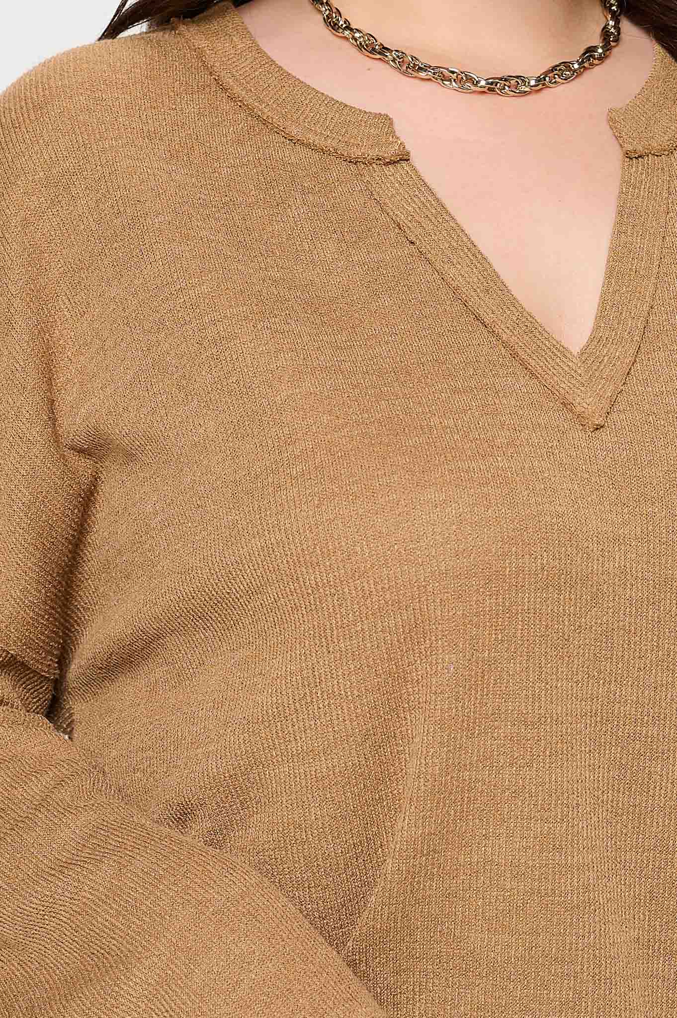 SOLID NOTCH NECK TOP