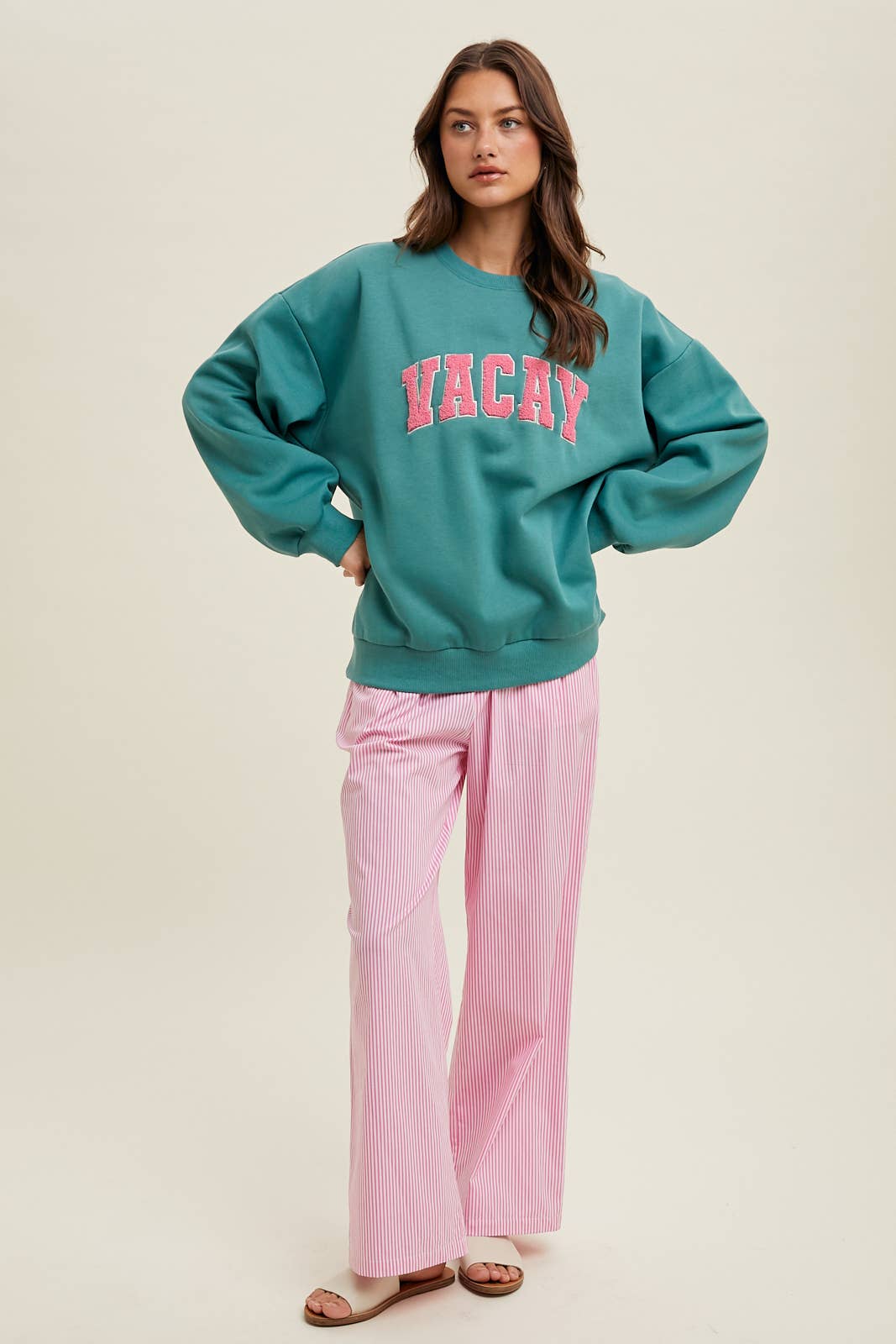 'VACAY' PATCH PULLOVER SWEATSHIRT / WL24-9273