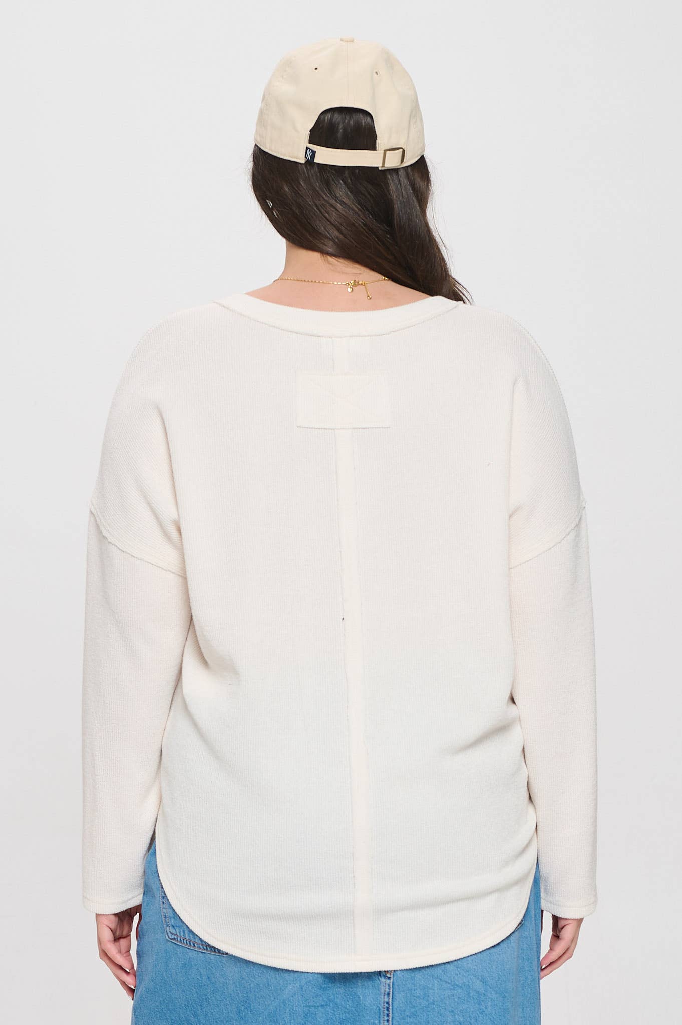 SOLID NOTCH NECK TOP