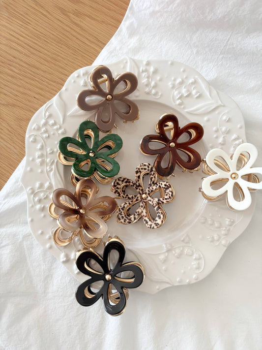 Black Daisy Pearl Mini Hair Clips