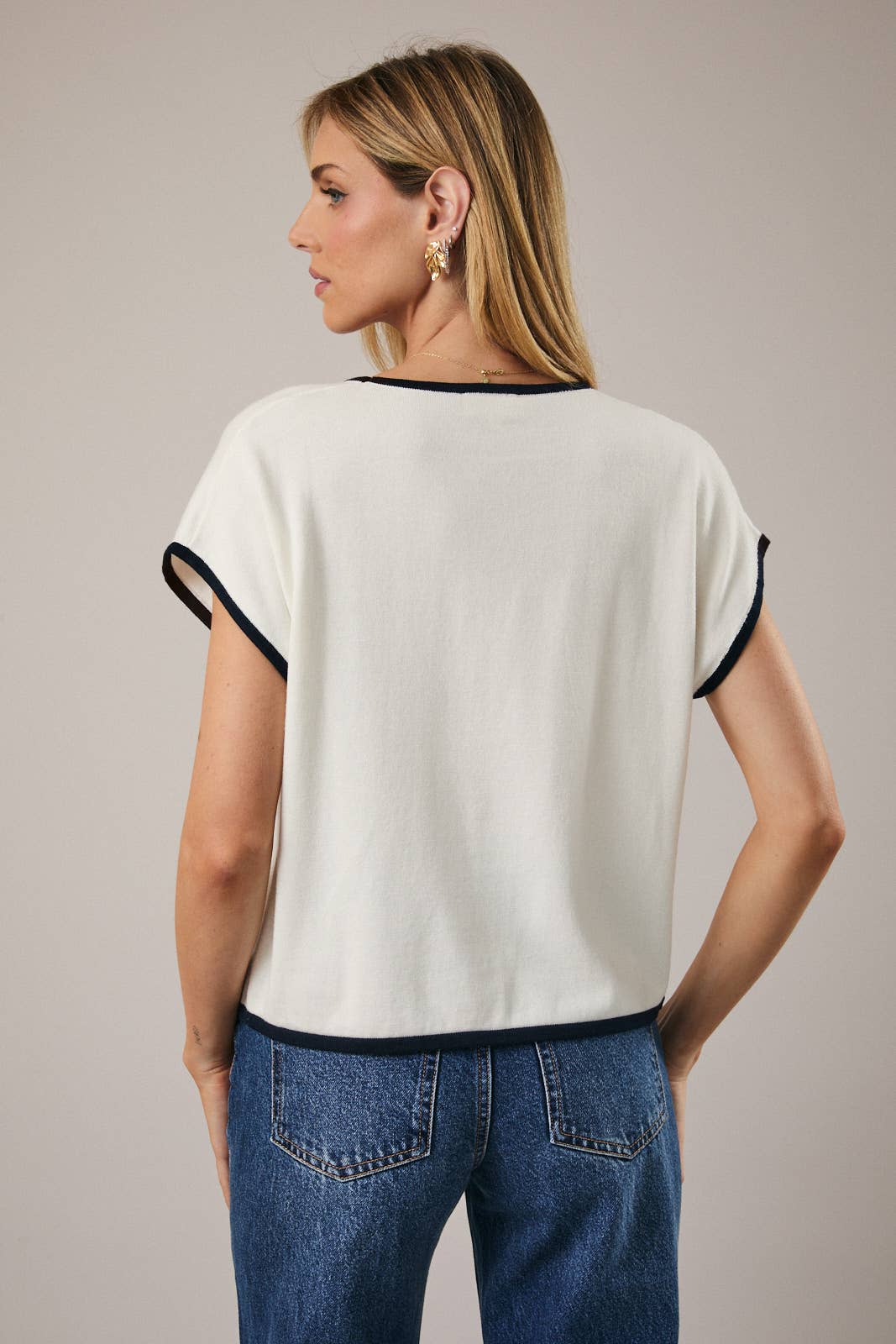 Round Neck Wide Shoulder Button Down Knit Top