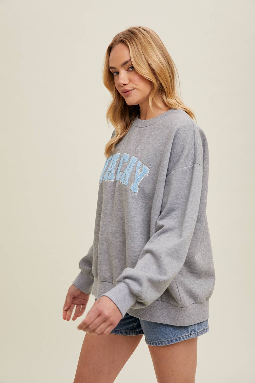 'VACAY' PATCH PULLOVER SWEATSHIRT / WL24-9273